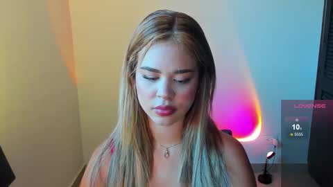 Snapshot of sophiazilla chatting on October 30, 10:21 pm Sophia Smith online show from October 30, 10:21 pm