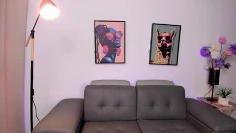   online show from April 9, 7:52 pm