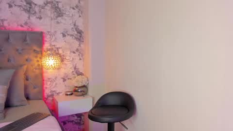 Snapshot of sophidavis chatting on December 14, 2:01 am Sophi  online show from December 14, 2:01 am