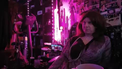 Snapshot of sophie198013 chatting on June 6, 1:11 am Sophie Satin1980 online show from June 6, 1:11 am