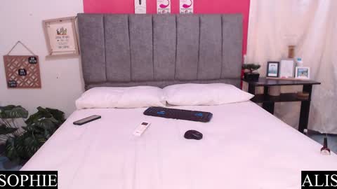 Snapshot of sophie_and_alis chatting on February 22, 10:51 am Sophie Alis online show from February 22, 10:51 am