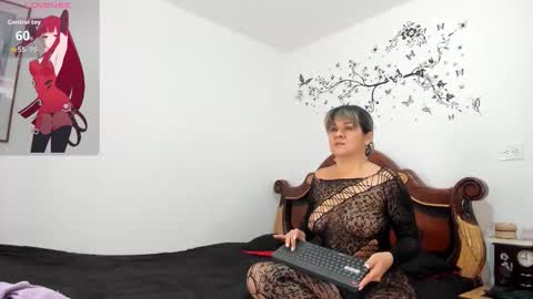 Snapshot of sophie_benett chatting on January 12, 6:46 pm Sophie online show from January 12, 6:46 pm