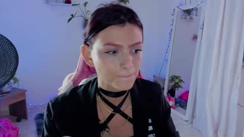 Snapshot of sophie_dolly_ chatting on December 11, 6:52 pm sophie doll online show from December 11, 6:52 pm