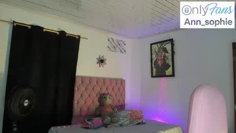 Snapshot of sophie_dolly_ chatting on October 17, 5:26 pm sophie doll online show from October 17, 5:26 pm