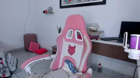 Snapshot of sophie_dolly_ chatting on May 21, 9:11 pm sophie doll online show from May 21, 9:11 pm