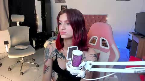 Snapshot of sophie_dolly_ chatting on June 6, 2:05 am sophie doll online show from June 6, 2:05 am