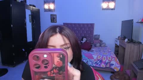 Snapshot of sophie_dolly_ chatting on June 28, 9:43 pm sophie doll online show from June 28, 9:43 pm