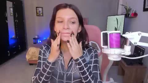 Snapshot of sophie_dolly_ chatting on July 18, 5:39 pm sophie doll online show from July 18, 5:39 pm