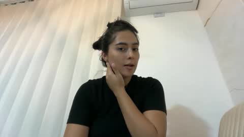 Snapshot of sophie_foxxx chatting on May 13, 3:15 am Sophie online show from May 13, 3:15 am