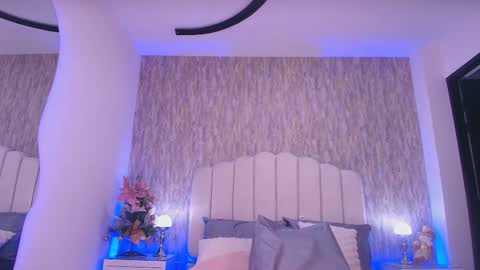 sophie online show from December 20, 12:01 pm