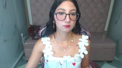 Snapshot of sophie_jones_b chatting on February 14, 12:46 pm sophie_jones_b online show from February 14, 12:46 pm