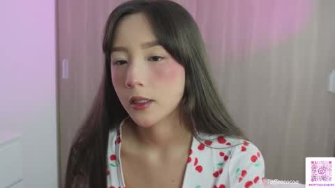 Snapshot of sophie_lii chatting on November 6, 11:26 pm Sophie or Sof online show from November 6, 11:26 pm