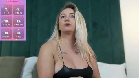 sophie_maeve online show from September 29, 4:17 am