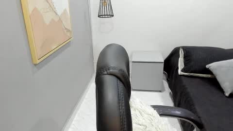 Snapshot of sophie_nolie chatting on February 10, 11:47 am Sophi online show from February 10, 11:47 am