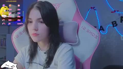 sophie_nomenal_ online show from January 8, 2:30 pm