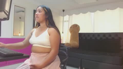 Snapshot of sophie_reed_ chatting on December 16, 7:19 pm sophie_reed_ online show from December 16, 7:19 pm