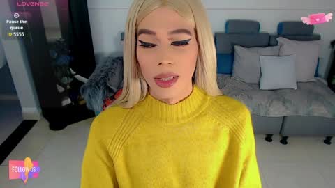 sophie_vall online show from March 30, 12:00 am
