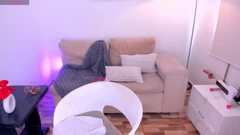 Sophie online show from May 9, 8:25 pm