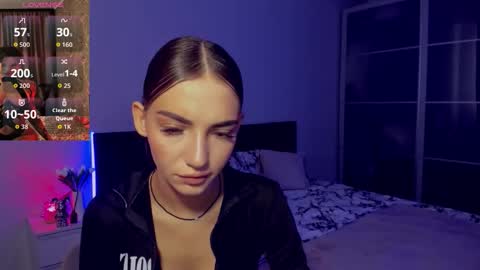 Sophie online show from October 4, 11:30 am