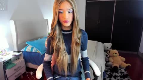    online show from April 4, 8:06 pm