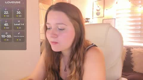 Snapshot of sophiee09_ chatting on February 10, 2:21 pm Sophie online show from February 10, 2:21 pm