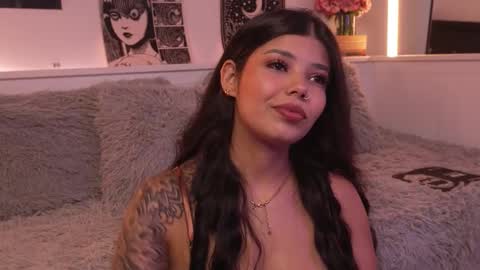 Snapshot of sophiee_art chatting on February 7, 8:23 pm Sophiee online show from February 7, 8:23 pm