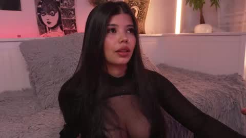 Snapshot of sophiee_art chatting on May 22, 8:58 pm Sophiee online show from May 22, 8:58 pm