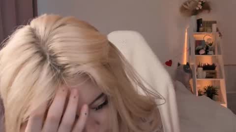 Sophie  online show from March 3, 6:48 am