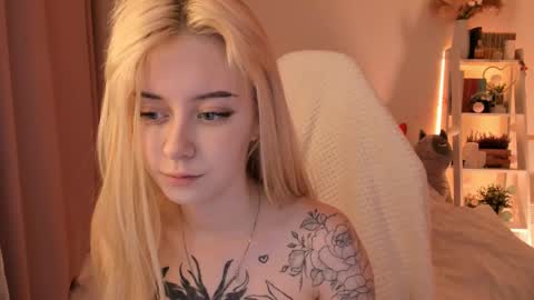 Sophie  online show from March 4, 4:17 am