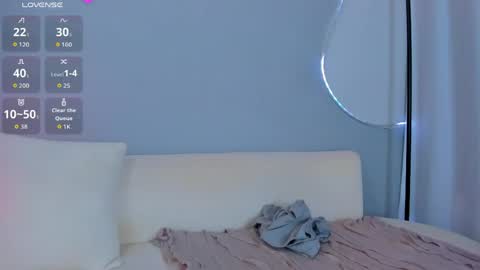 Snapshot of sophiee_s chatting on April 24, 11:18 pm Sophie online show from April 24, 11:18 pm