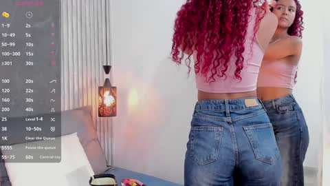 Snapshot of sophiee_velvet chatting on December 11, 7:57 pm online show from December 11, 7:57 pm