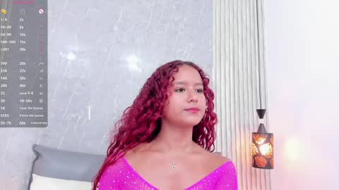 Snapshot of sophiee_velvet chatting on January 29, 5:35 pm online show from January 29, 5:35 pm