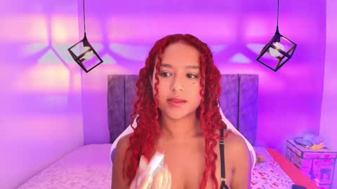 Snapshot of sophiee_velvet chatting on October 1, 12:33 pm online show from October 1, 12:33 pm