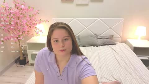 Snapshot of sophieee_lee chatting on December 6, 11:00 am Sophie online show from December 6, 11:00 am