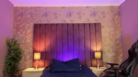 Sofa  online show from April 4, 1:19 pm