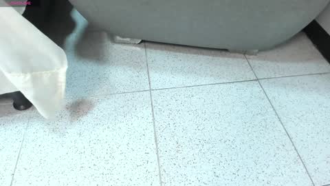 sophieharris__ online show from December 28, 4:51 am
