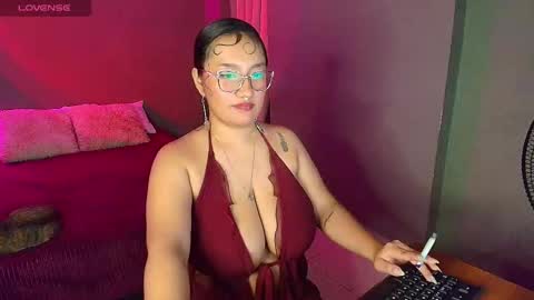 sophiejuicy_ online show from December 23, 6:33 am