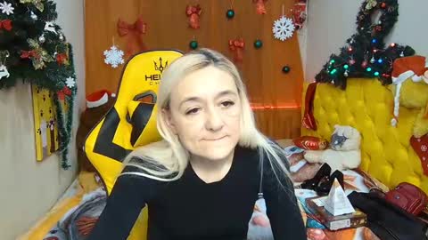 Snapshot of sophiekittyy chatting on December 26, 10:37 am sophiekittyy online show from December 26, 10:37 am