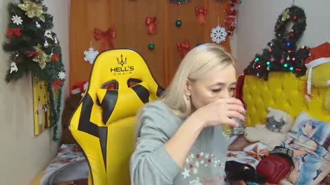 sophiekittyy online show from January 16, 7:28 am