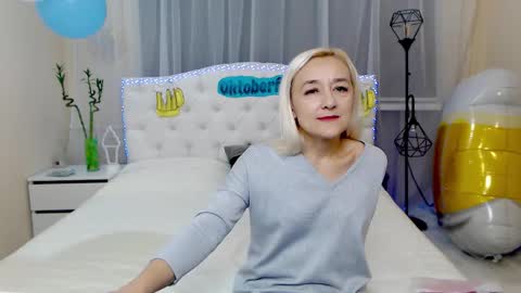 Snapshot of sophiekittyy chatting on September 25, 6:28 am sophiekittyy online show from September 25, 6:28 am