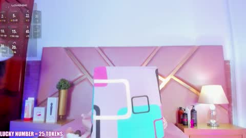 Snapshot of sophiesinclair chatting on October 31, 1:01 pm Sophie online show from October 31, 1:01 pm