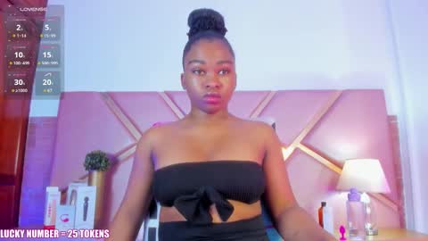 Snapshot of sophiesinclair chatting on November 17, 12:33 pm Sophie online show from November 17, 12:33 pm