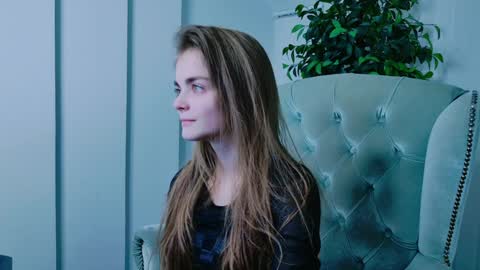Snapshot of sophiesuvi chatting on December 1, 7:36 pm Sophie and my bestie Mandy online show from December 1, 7:36 pm