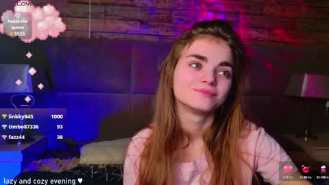 Snapshot of sophiesuvi chatting on December 6, 5:11 pm Sophie and my bestie Mandy online show from December 6, 5:11 pm