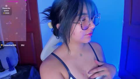   Sophie  online show from February 12, 7:25 am