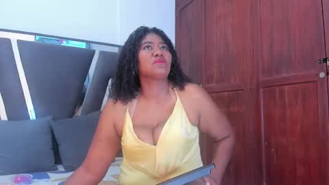 Snapshot of sophiia88 chatting on February 12, 12:11 pm Shopiia88 online show from February 12, 12:11 pm