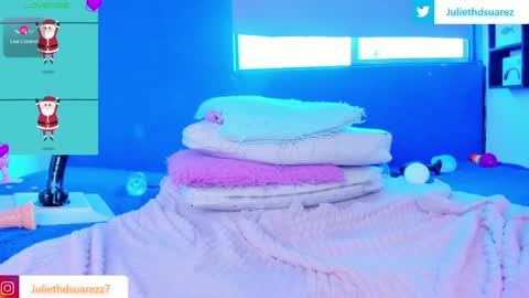 Julieth online show from December 25, 1:30 pm