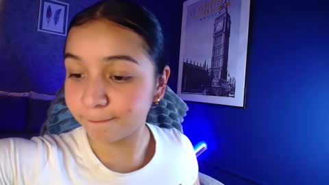 Snapshot of sophyadams_ chatting on February 25, 7:23 pm Sophy online show from February 25, 7:23 pm