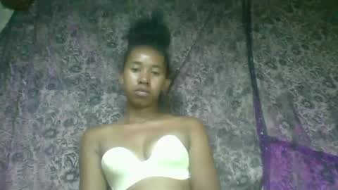 Snapshot of soriettezah chatting on February 18, 7:59 am soriettezah online show from February 18, 7:59 am