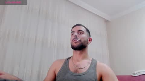 luis online show from December 2, 9:54 pm